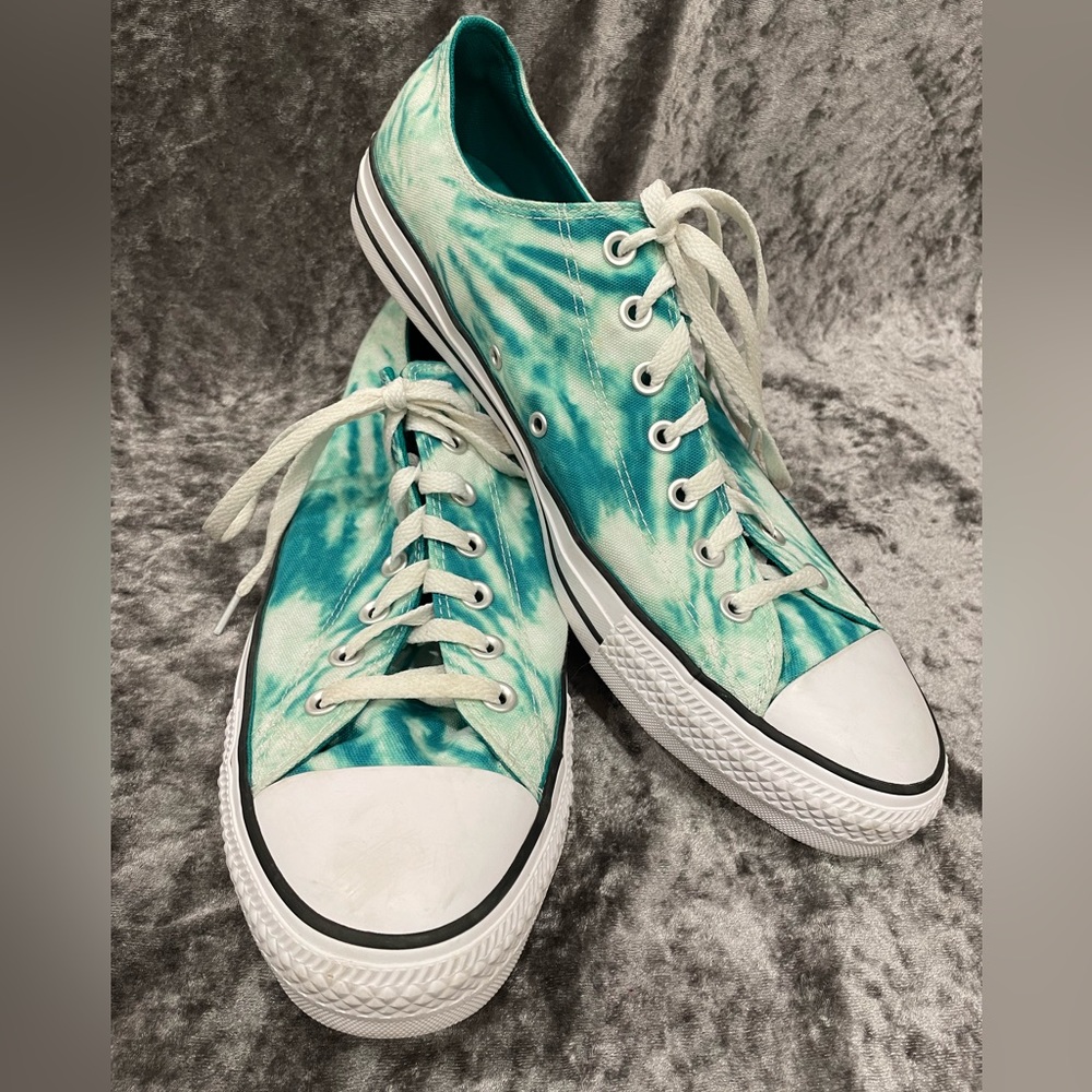 Converse size 13 men’s low tops tie dye green